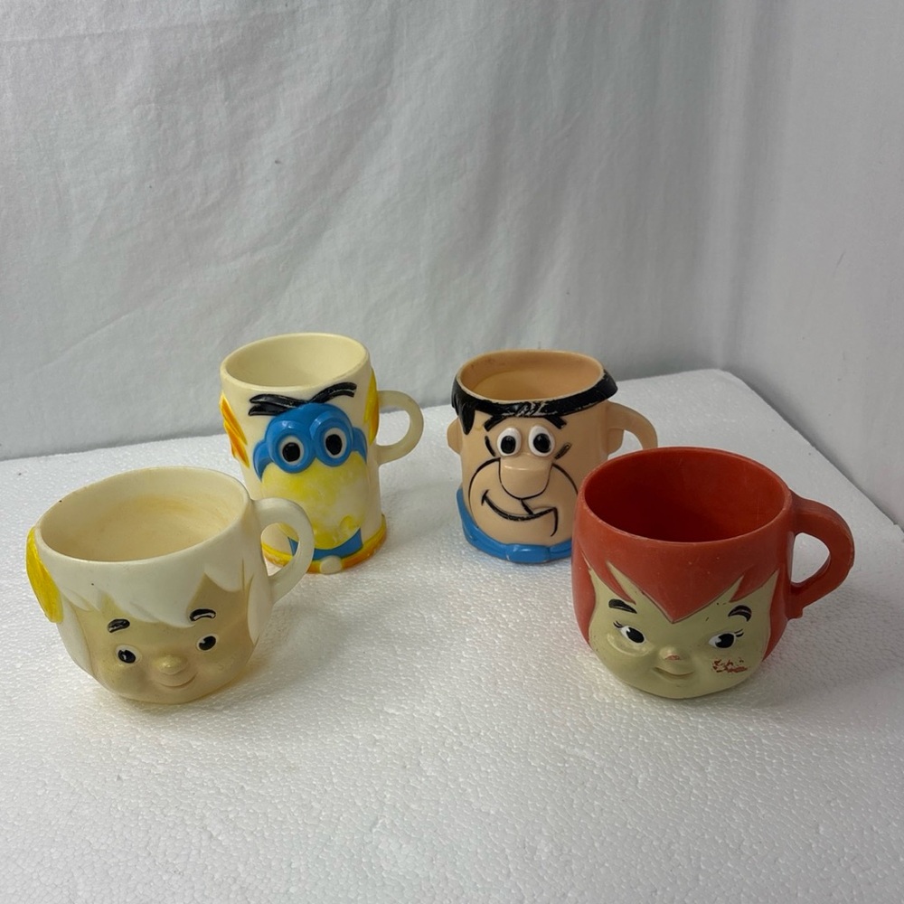 Vintage Lot of 4 Flintstones drinking cups Vitamin Hanna Barbara 1980's
